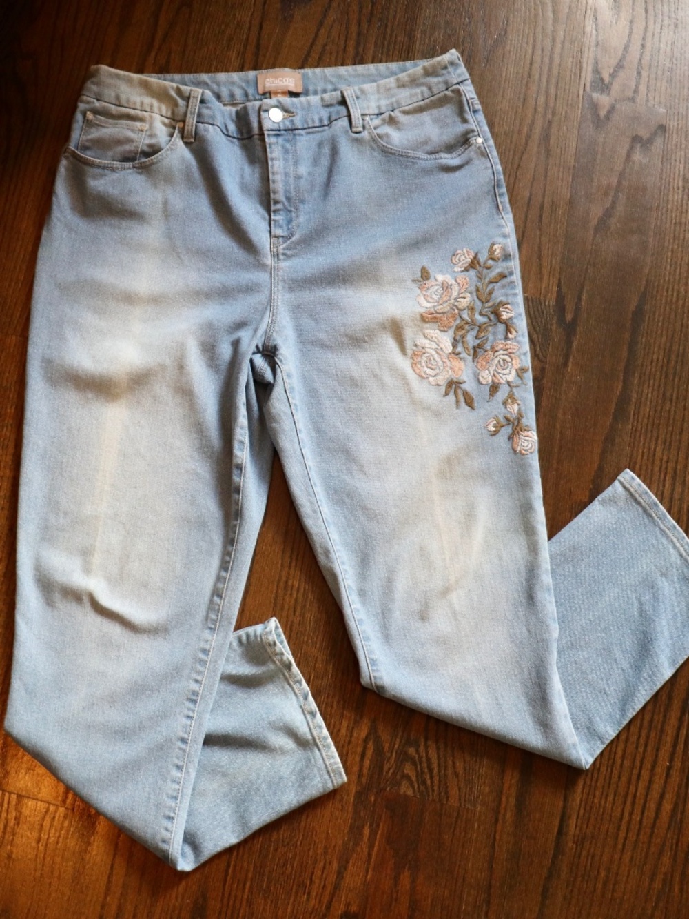 Chico's So Slim Floral Embroidered Girlfriend Light Blue Wash Ankle Jeans Sz 2